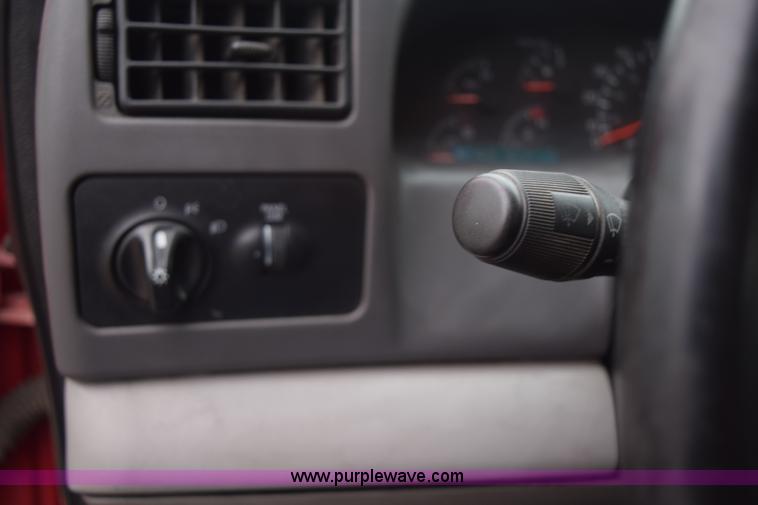 image for item I8591 1999 Ford F550 Super Duty XLT Crew Cab flatbed truck