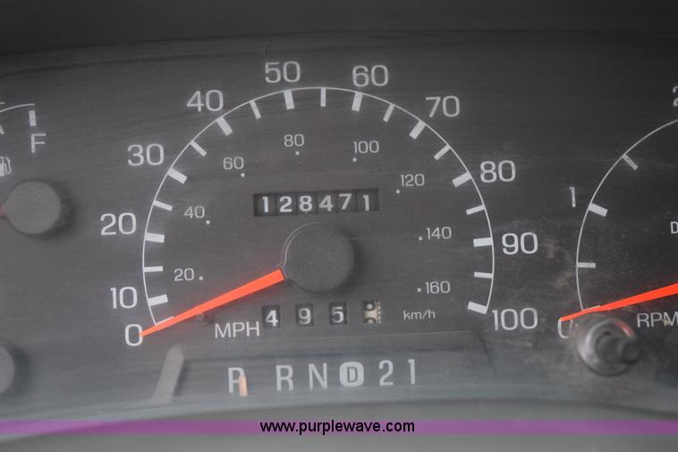 image for item I8591 1999 Ford F550 Super Duty XLT Crew Cab flatbed truck