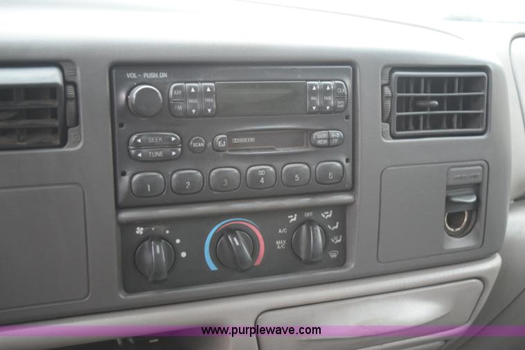 image for item I8591 1999 Ford F550 Super Duty XLT Crew Cab flatbed truck