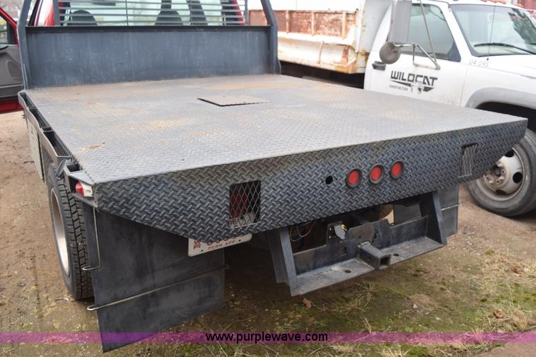 image for item I8591 1999 Ford F550 Super Duty XLT Crew Cab flatbed truck