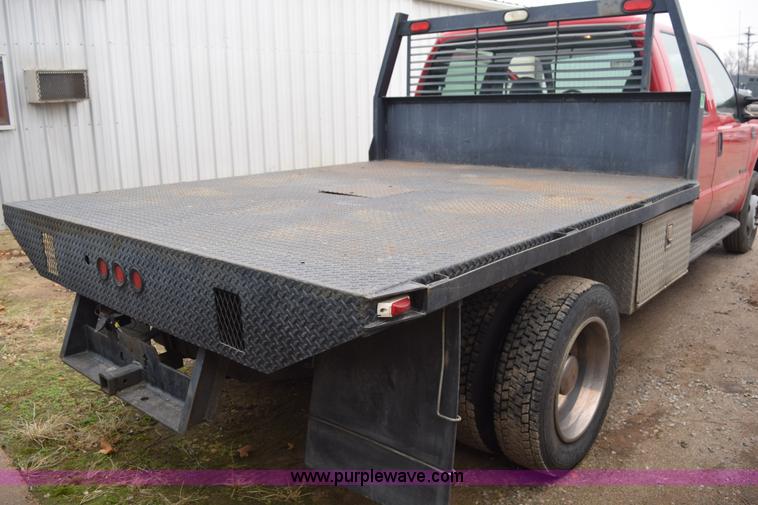image for item I8591 1999 Ford F550 Super Duty XLT Crew Cab flatbed truck