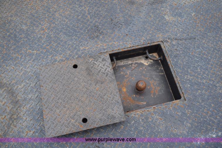 image for item I8591 1999 Ford F550 Super Duty XLT Crew Cab flatbed truck