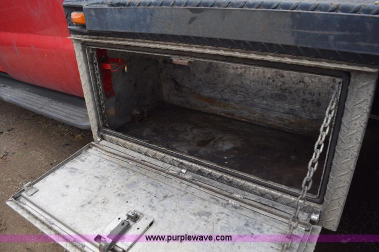 image for item I8591 1999 Ford F550 Super Duty XLT Crew Cab flatbed truck