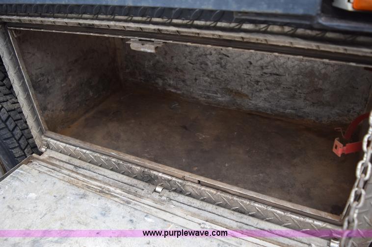 image for item I8591 1999 Ford F550 Super Duty XLT Crew Cab flatbed truck