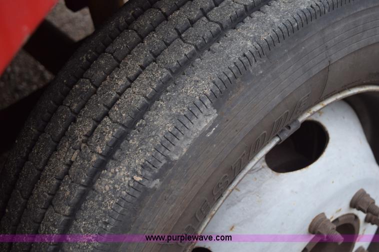 image for item I8591 1999 Ford F550 Super Duty XLT Crew Cab flatbed truck