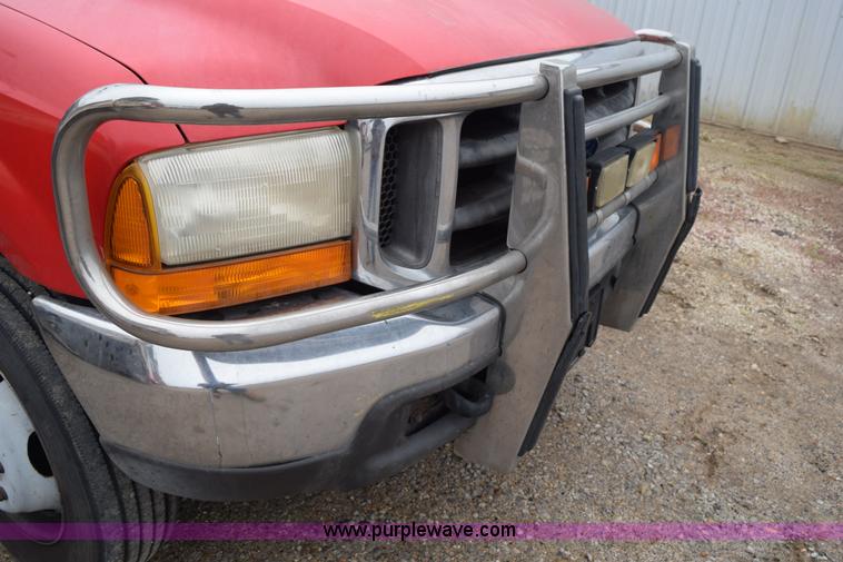 image for item I8591 1999 Ford F550 Super Duty XLT Crew Cab flatbed truck