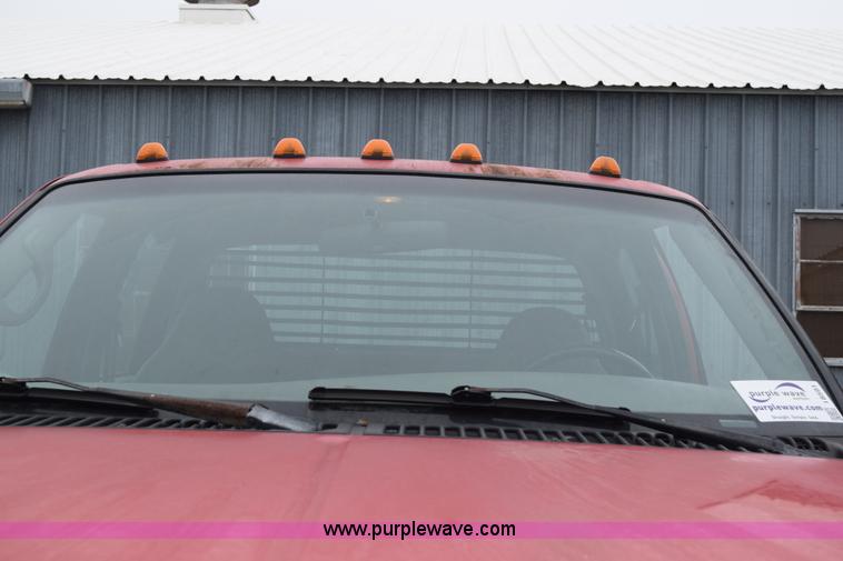 image for item I8591 1999 Ford F550 Super Duty XLT Crew Cab flatbed truck