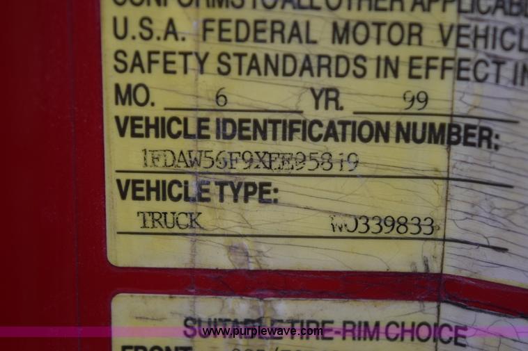 image for item I8591 1999 Ford F550 Super Duty XLT Crew Cab flatbed truck