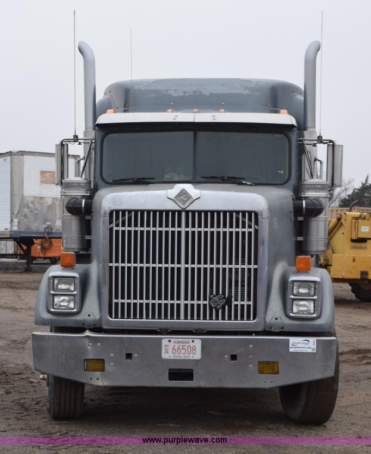 image for item I8592 1999 International 9300 semi truck