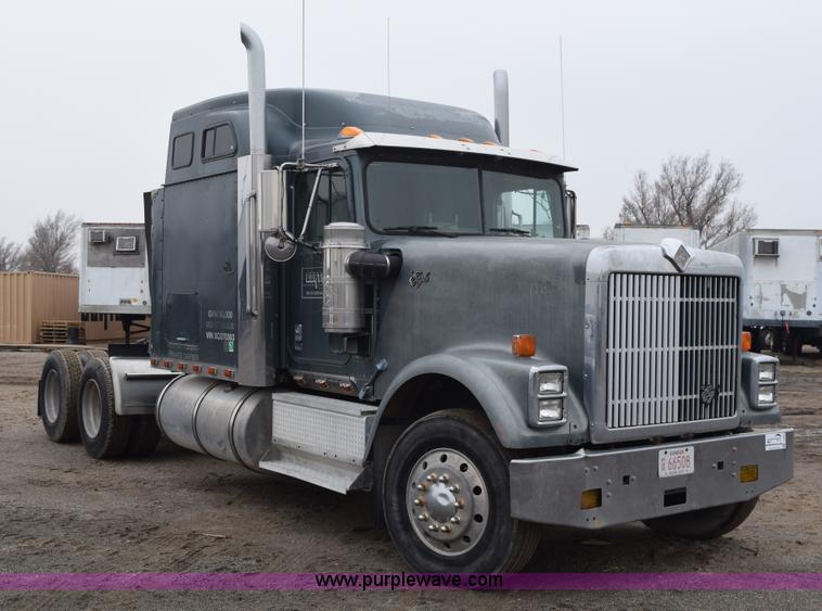 image for item I8592 1999 International 9300 semi truck