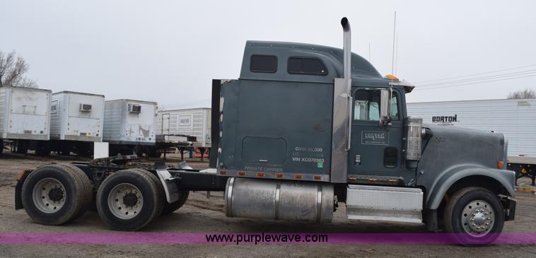 image for item I8592 1999 International 9300 semi truck