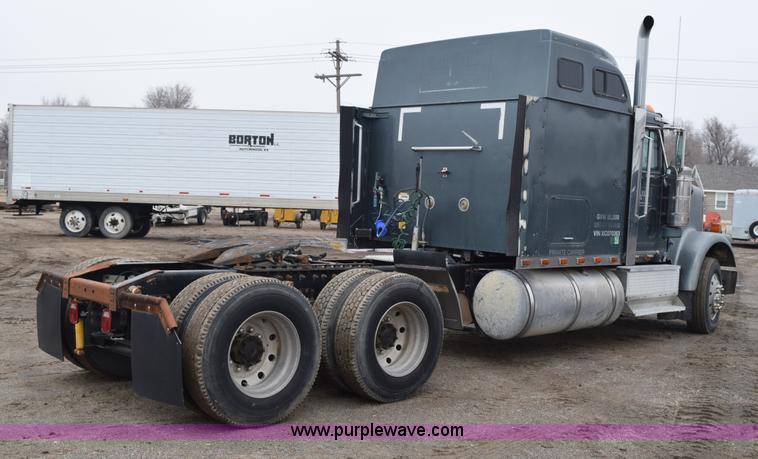 image for item I8592 1999 International 9300 semi truck