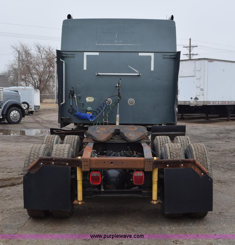 image for item I8592 1999 International 9300 semi truck