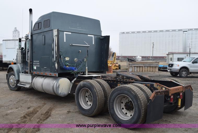 image for item I8592 1999 International 9300 semi truck