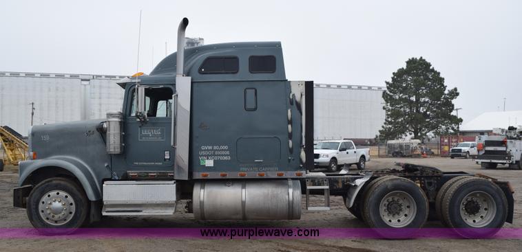 image for item I8592 1999 International 9300 semi truck