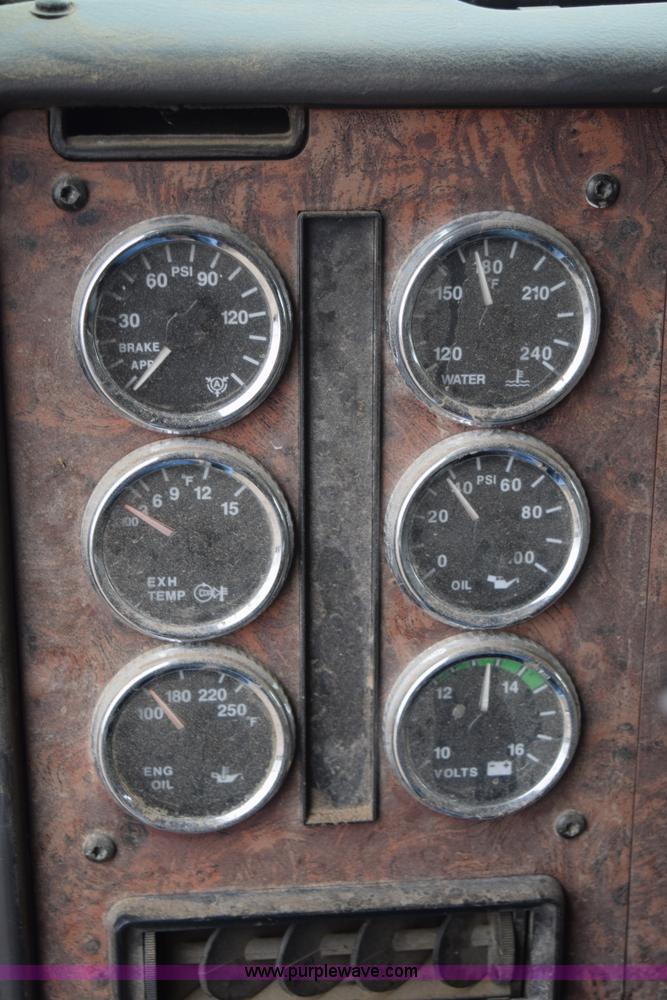 image for item I8592 1999 International 9300 semi truck