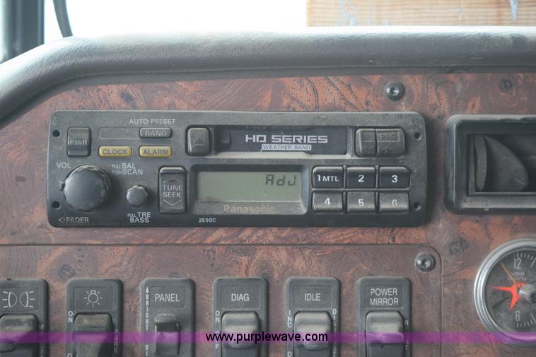 image for item I8592 1999 International 9300 semi truck