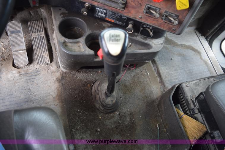 image for item I8592 1999 International 9300 semi truck