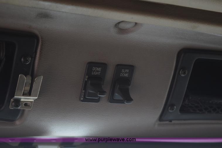 image for item I8592 1999 International 9300 semi truck