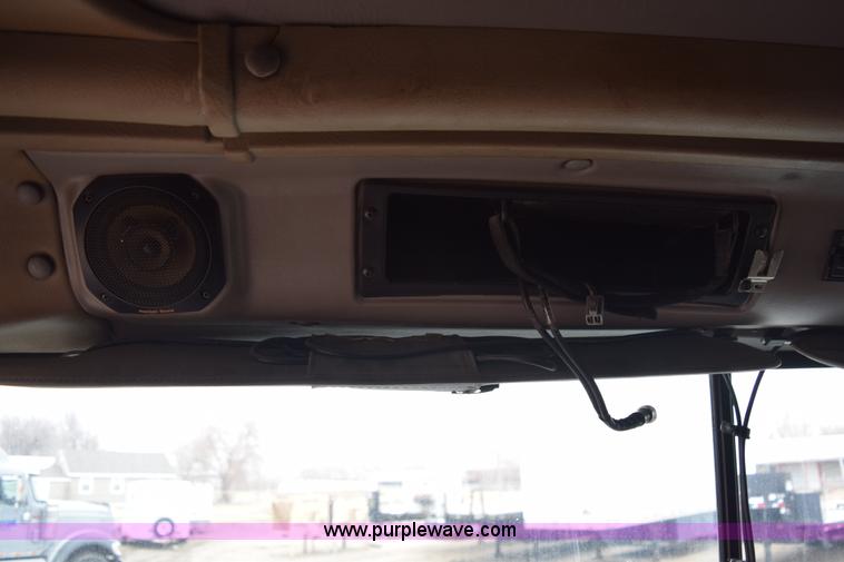 image for item I8592 1999 International 9300 semi truck