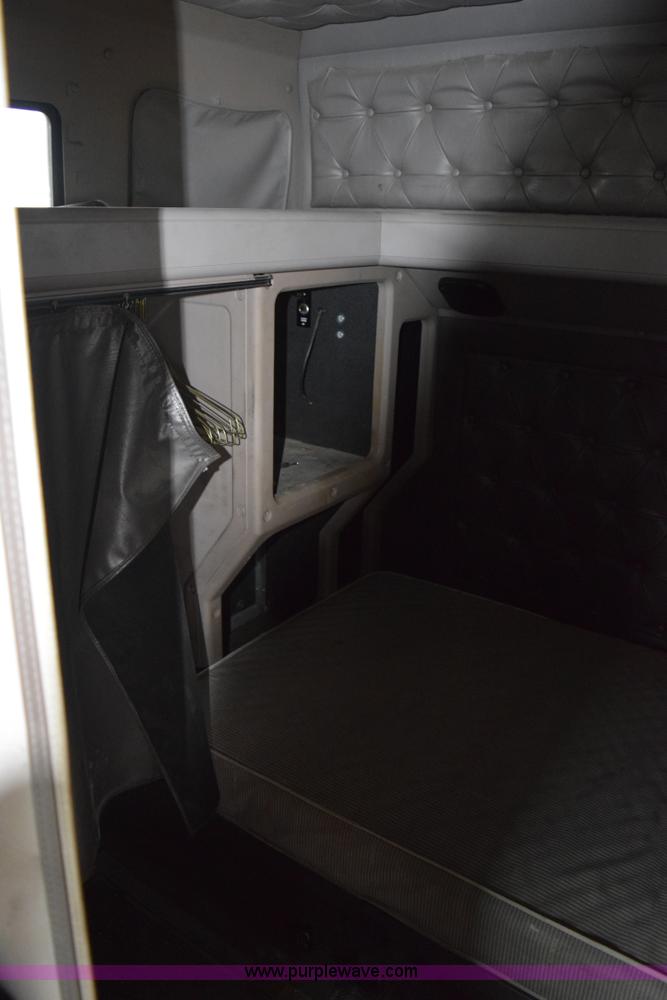 image for item I8592 1999 International 9300 semi truck