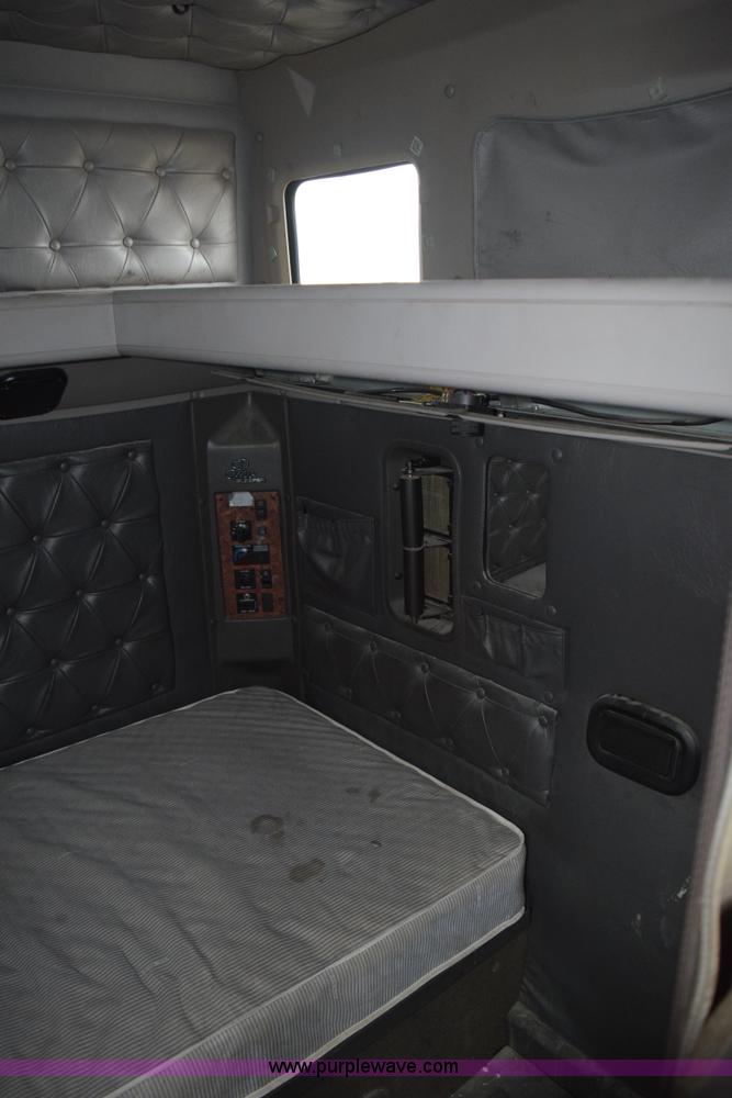 image for item I8592 1999 International 9300 semi truck