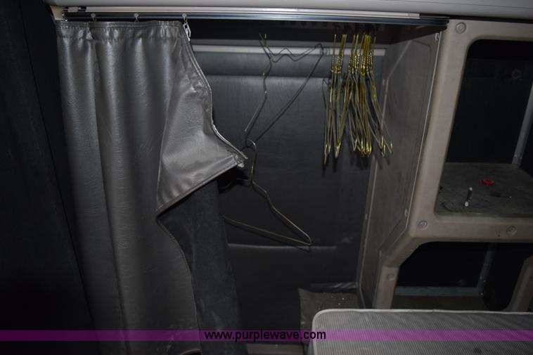 image for item I8592 1999 International 9300 semi truck