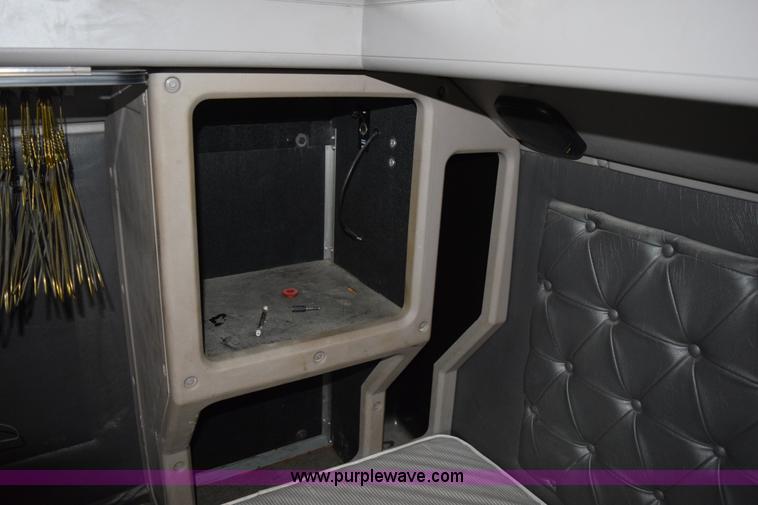 image for item I8592 1999 International 9300 semi truck