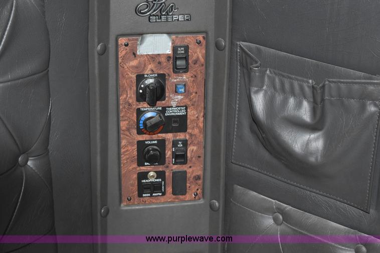 image for item I8592 1999 International 9300 semi truck