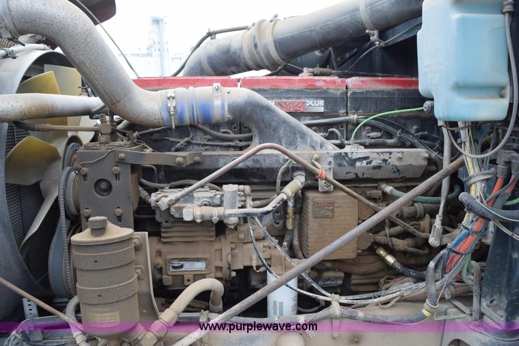 image for item I8592 1999 International 9300 semi truck