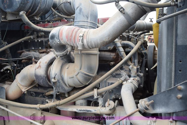 image for item I8592 1999 International 9300 semi truck