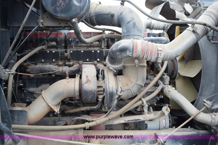 image for item I8592 1999 International 9300 semi truck