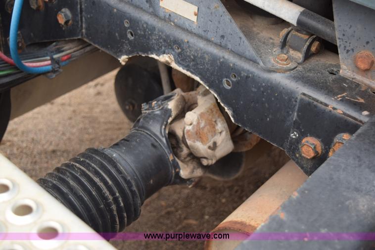 image for item I8592 1999 International 9300 semi truck