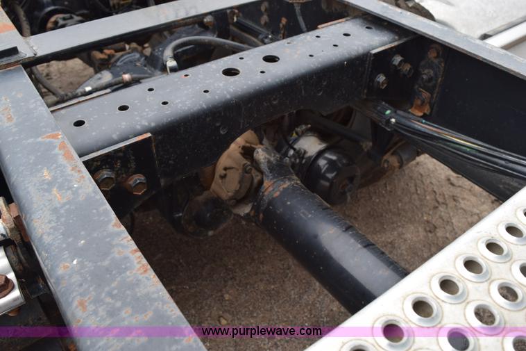 image for item I8592 1999 International 9300 semi truck