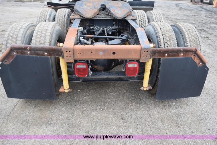 image for item I8592 1999 International 9300 semi truck