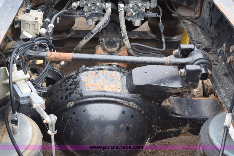 image for item I8592 1999 International 9300 semi truck