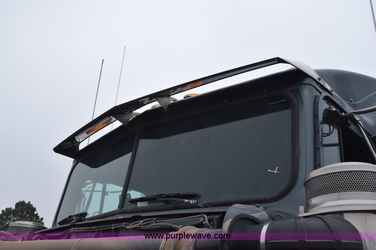 image for item I8592 1999 International 9300 semi truck