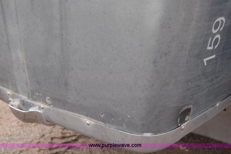 image for item I8592 1999 International 9300 semi truck