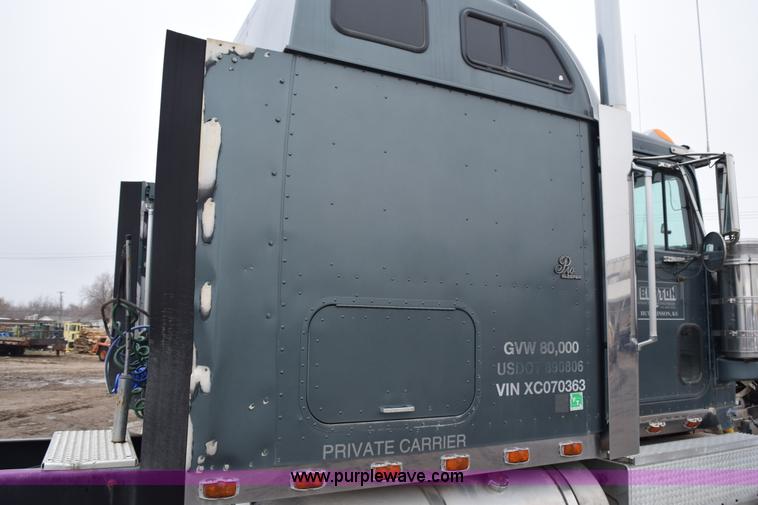 image for item I8592 1999 International 9300 semi truck