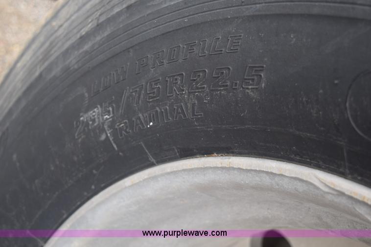 image for item I8592 1999 International 9300 semi truck