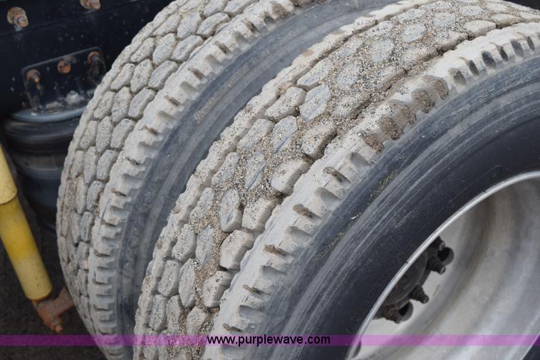 image for item I8592 1999 International 9300 semi truck