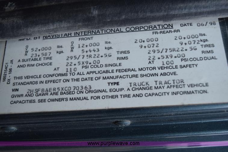 image for item I8592 1999 International 9300 semi truck