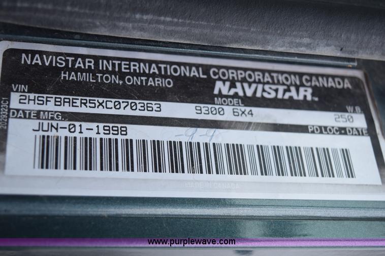 image for item I8592 1999 International 9300 semi truck