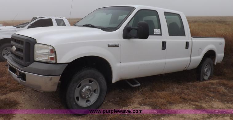 image for item K3079 2005 Ford F250 Super Duty XL Crew Cab pickup truck