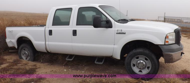 image for item K3079 2005 Ford F250 Super Duty XL Crew Cab pickup truck