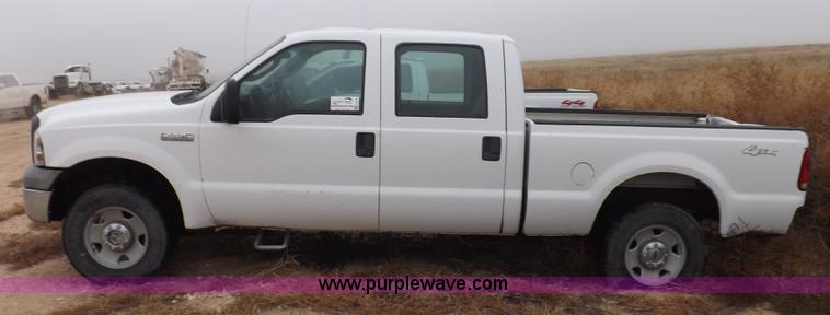 image for item K3079 2005 Ford F250 Super Duty XL Crew Cab pickup truck