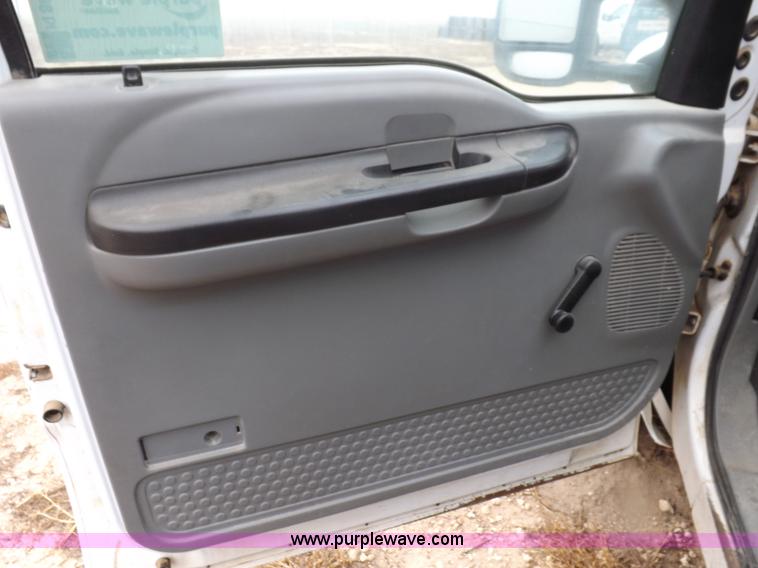 image for item K3079 2005 Ford F250 Super Duty XL Crew Cab pickup truck