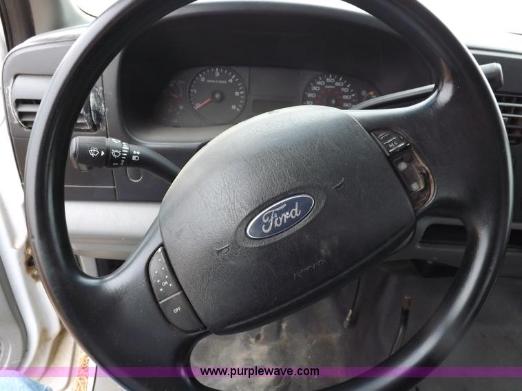 image for item K3079 2005 Ford F250 Super Duty XL Crew Cab pickup truck