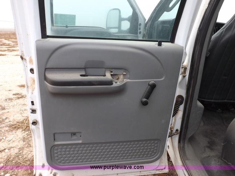 image for item K3079 2005 Ford F250 Super Duty XL Crew Cab pickup truck