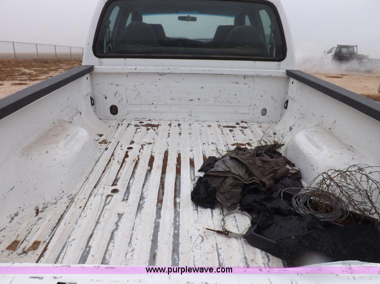 image for item K3079 2005 Ford F250 Super Duty XL Crew Cab pickup truck